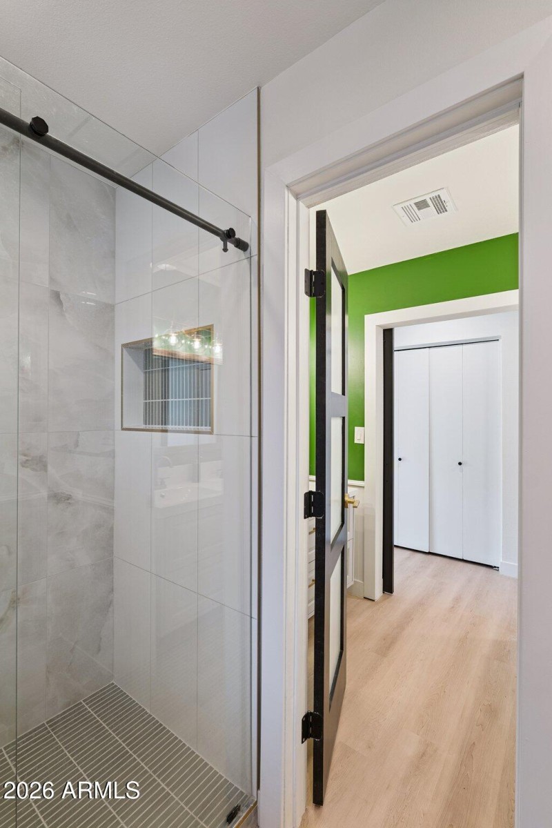 29-web-or-mls-735-e-manhatton-dr