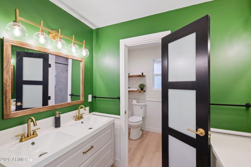 26-web-or-mls-735-e-manhatton-dr