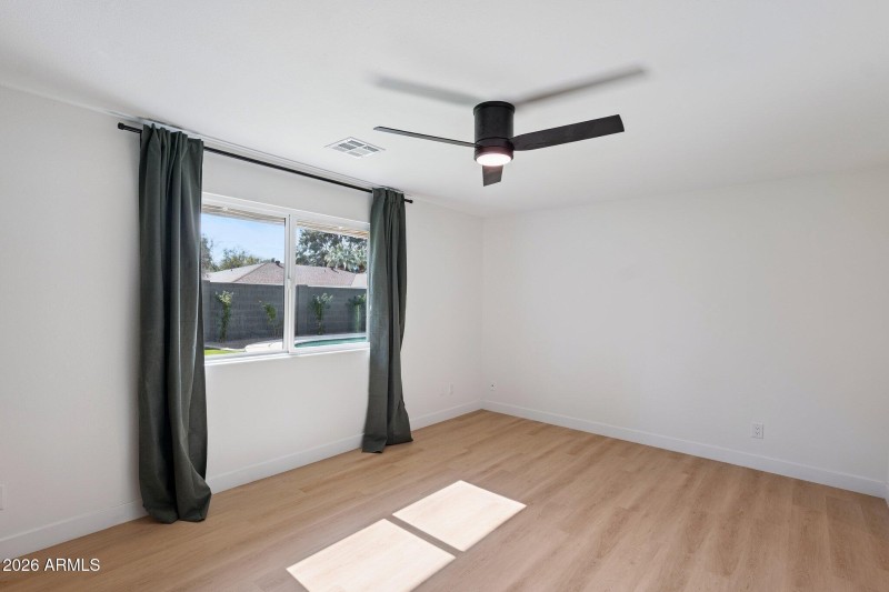 25-web-or-mls-735-e-manhatton-dr