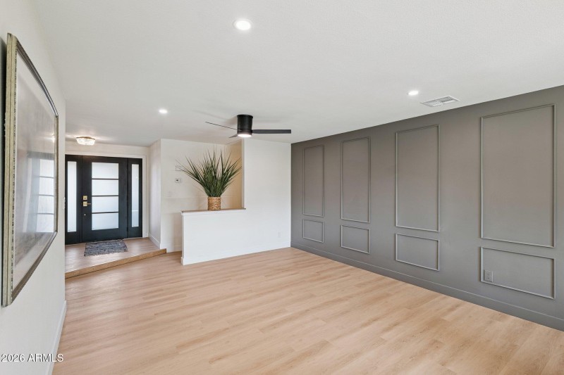 19-web-or-mls-735-e-manhatton-dr