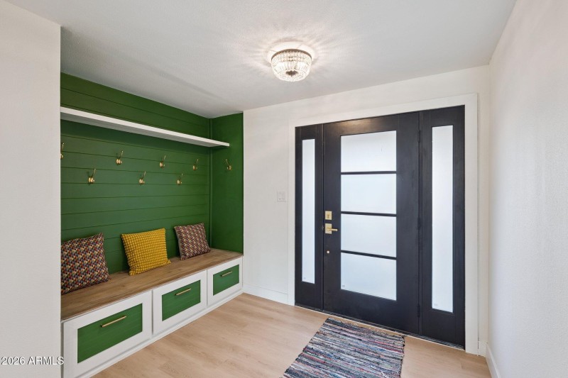 18-web-or-mls-735-e-manhatton-dr