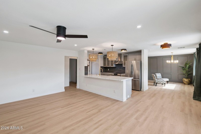 16-web-or-mls-735-e-manhatton-dr