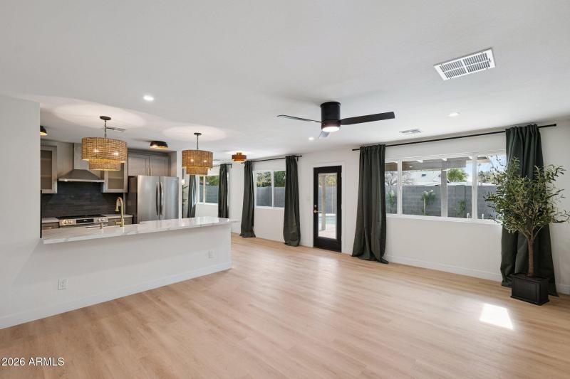 15-web-or-mls-735-e-manhatton-dr