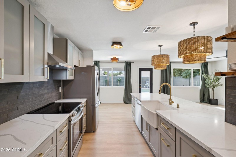 14-web-or-mls-735-e-manhatton-dr