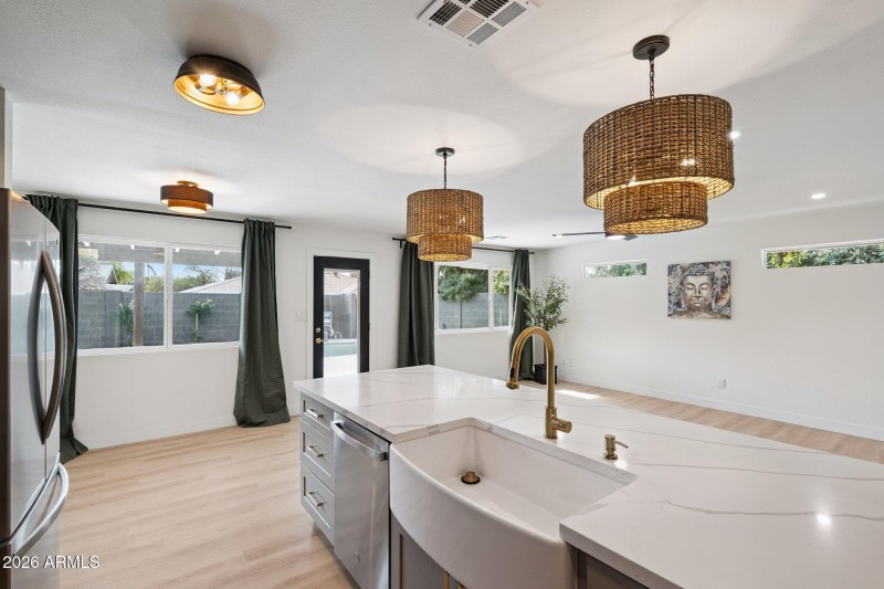 13-web-or-mls-735-e-manhatton-dr