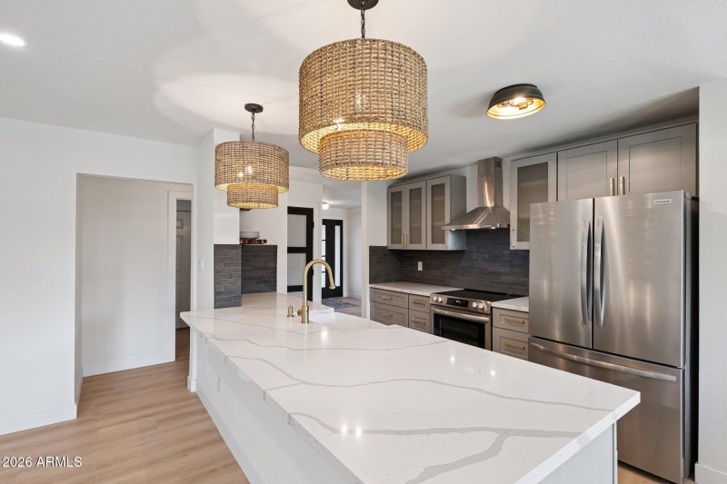 10-web-or-mls-735-e-manhatton-dr