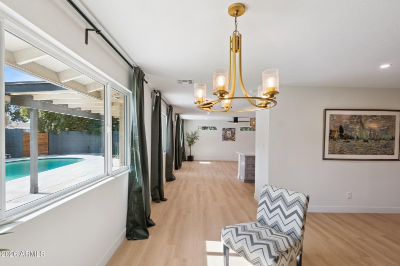 8-web-or-mls-735-e-manhatton-dr