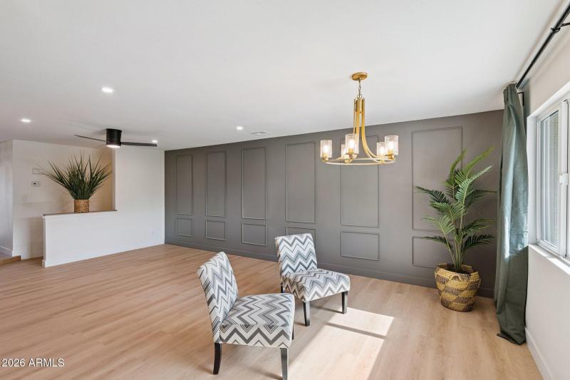 5-web-or-mls-735-e-manhatton-dr