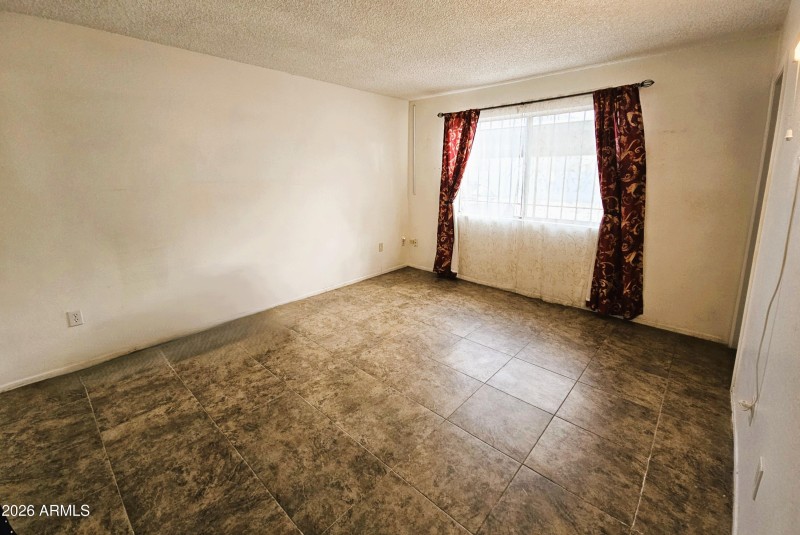 Spacious Master bdrm