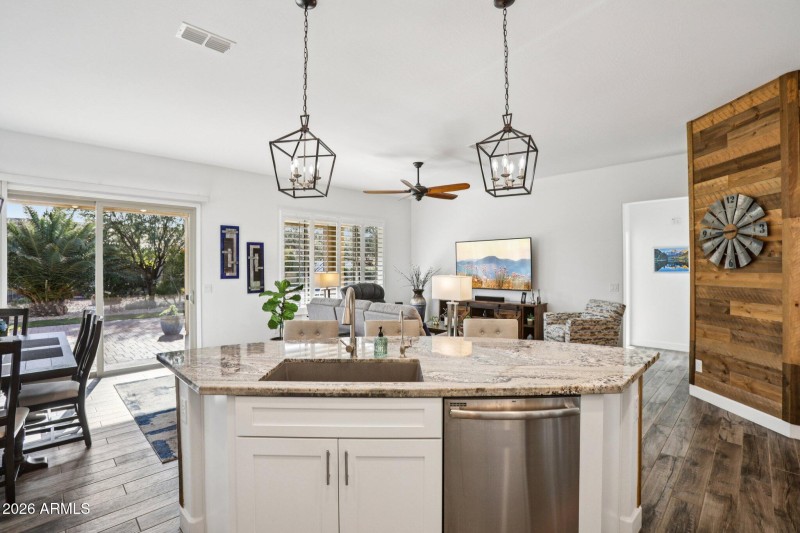 11-web-or-mls-W Cambridge Ave-S3001-011