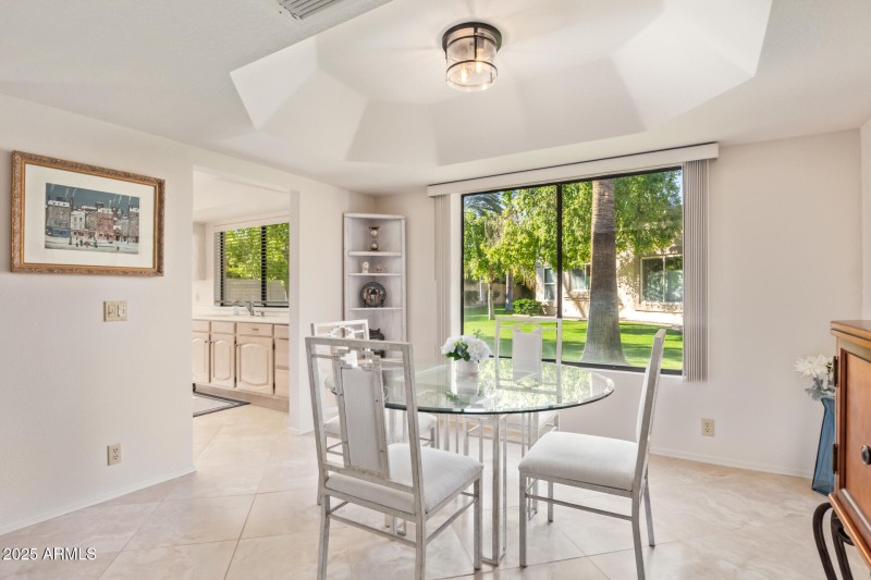 Dining adjacdeng to great room...