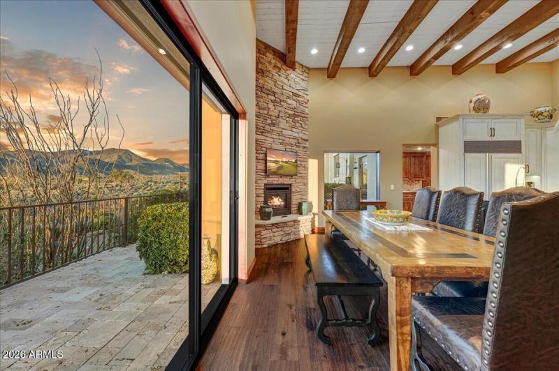 28-Casual Dining Fireplace