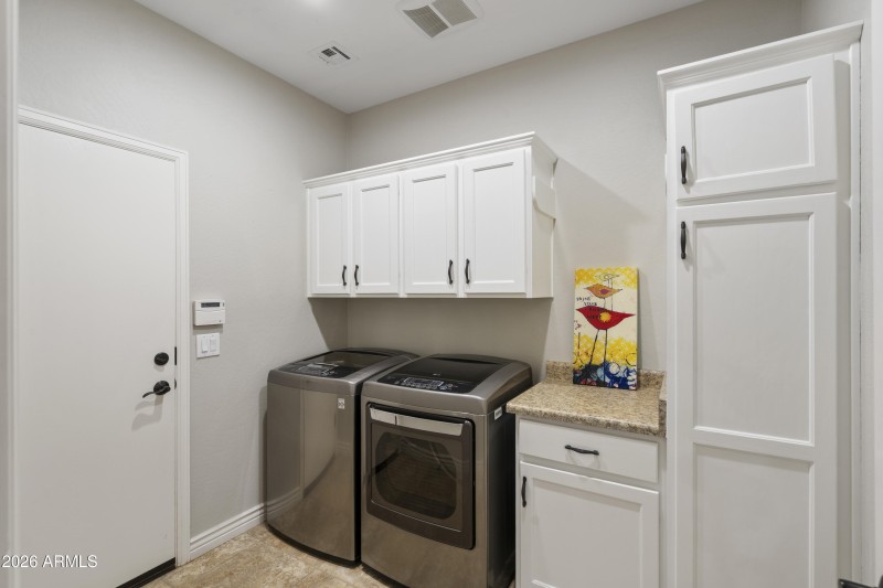 Laundry Room w/storage