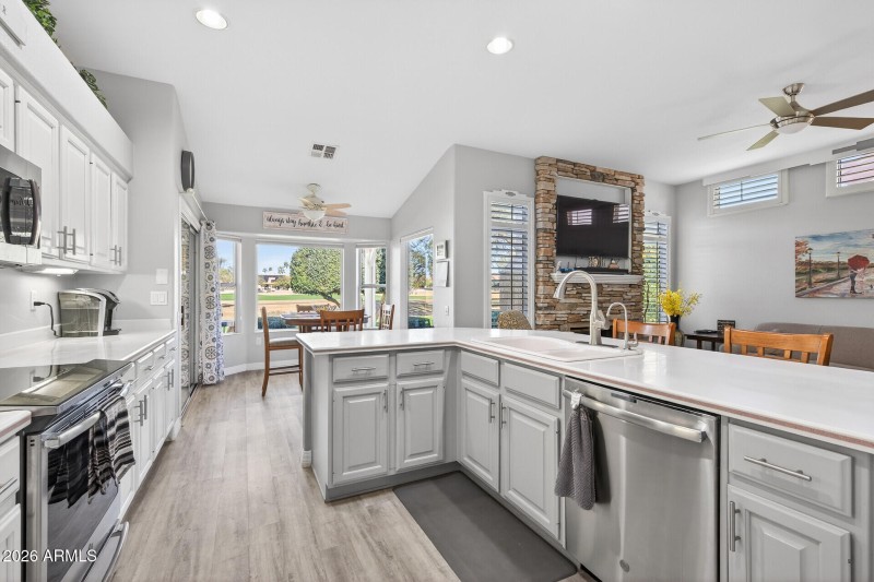Kitchen toward breakfast room