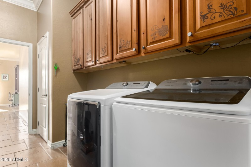 lots of storage in laundrey