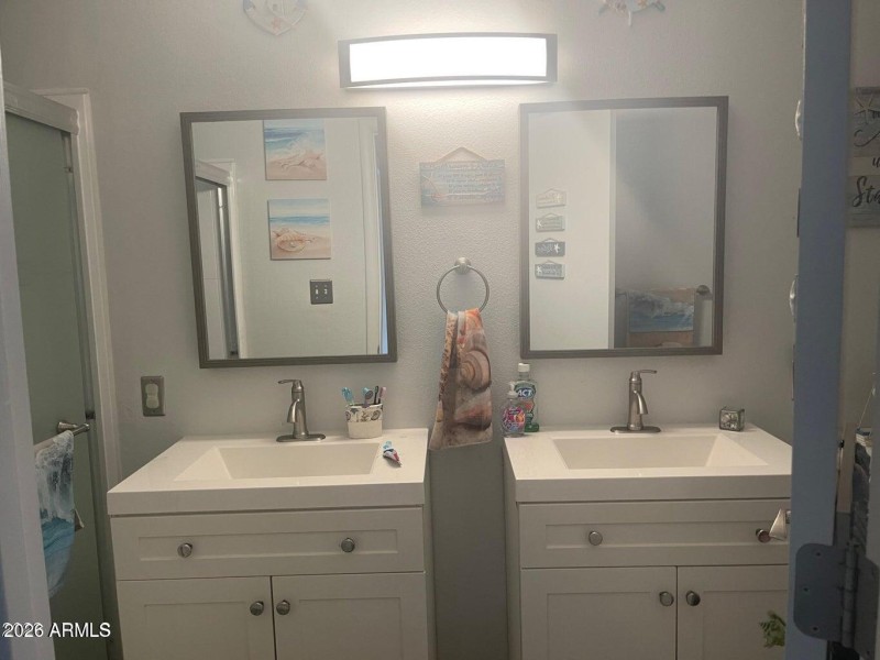 4834 W. Rose Ln. Primary Bathroom View 2