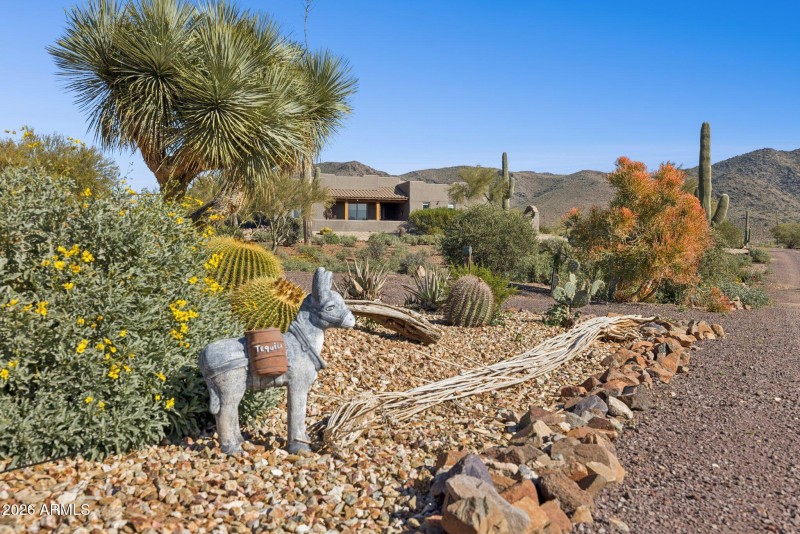 2-web-or-mls-39819-n-26th-st