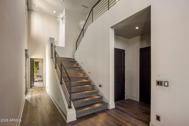 045_Hall to Guest En Suite 1