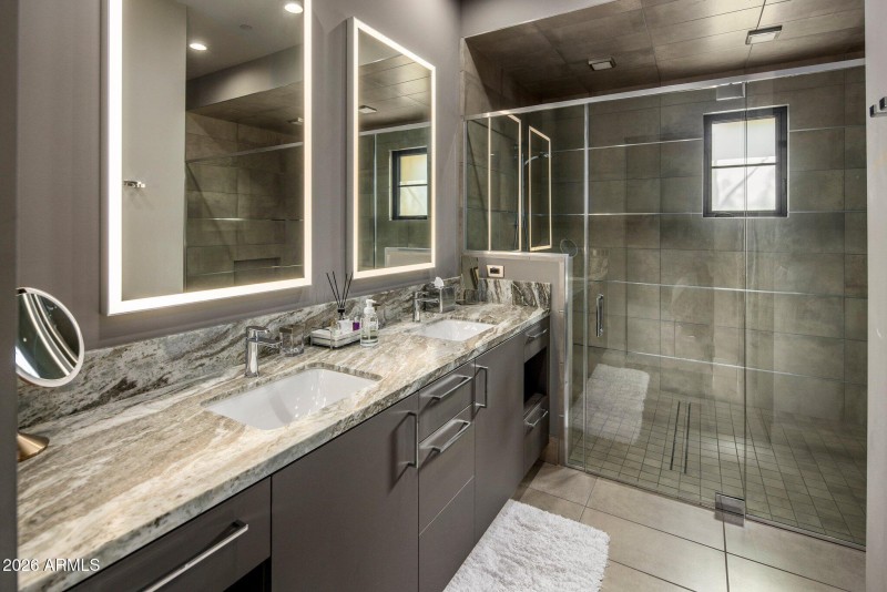 048_Guest En Suite 1