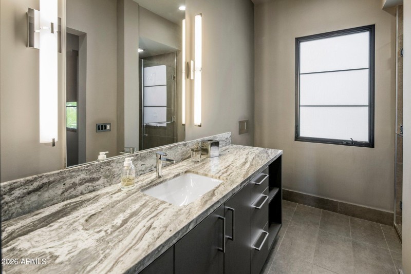 050_Upstairs Guest En Suite 2