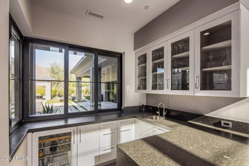 021_Indoor Outdoor Bar