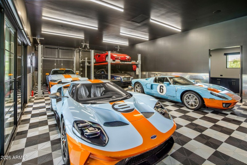 029_Over height Garage with Lifts