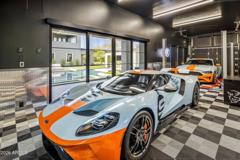 031_Over height Garage with Lifts