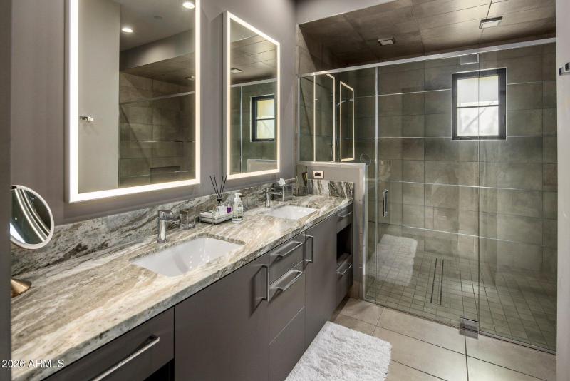 048_Guest En Suite 1