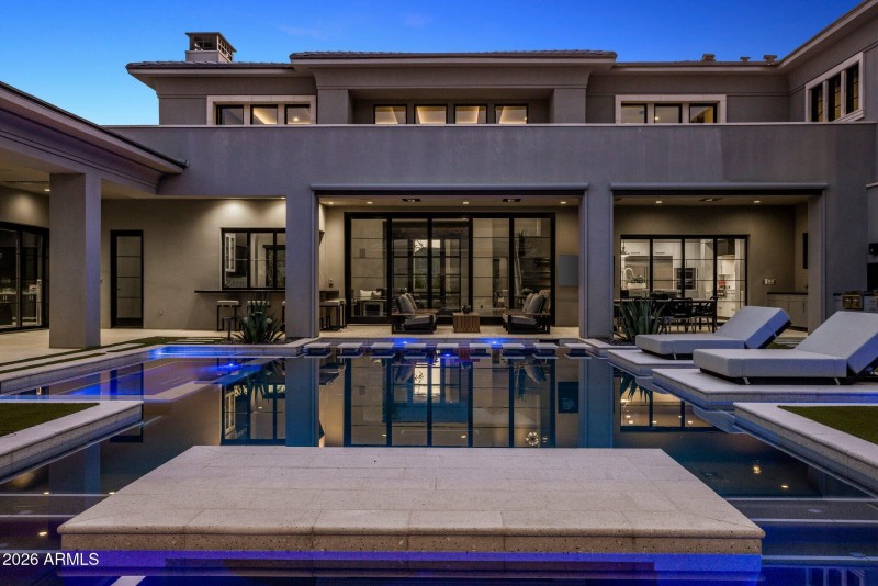 072_Pool to back of home