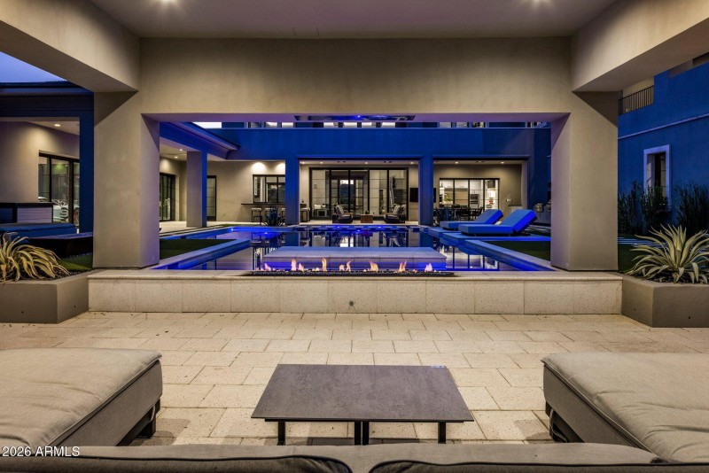 075_Covered Lounge to fire pit