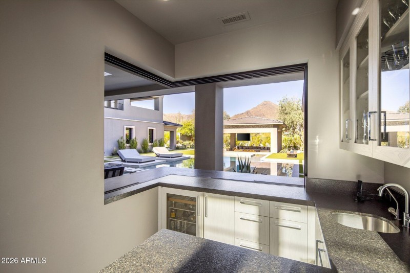 022_Indoor Outdoor Bar