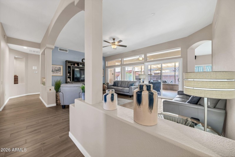 HALL LEADS TO SPLIT PRIMARY SUITE