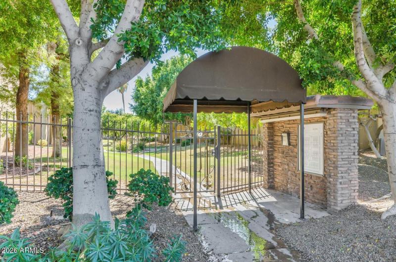 3825 E Camelback Rd-large-002-19-Communi