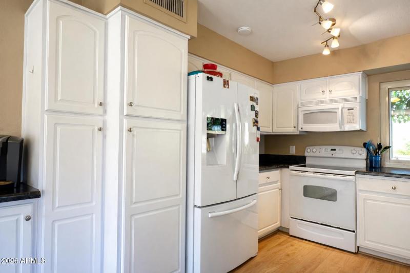 87180A99-F27E-4DD6-954B-8EC0680DE4F8