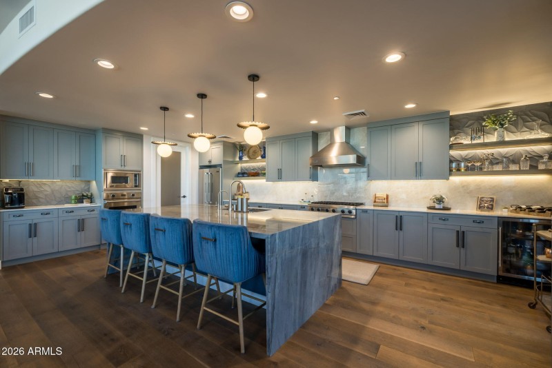 111-web-or-mls-140 E Rio Salado Pkwy 804