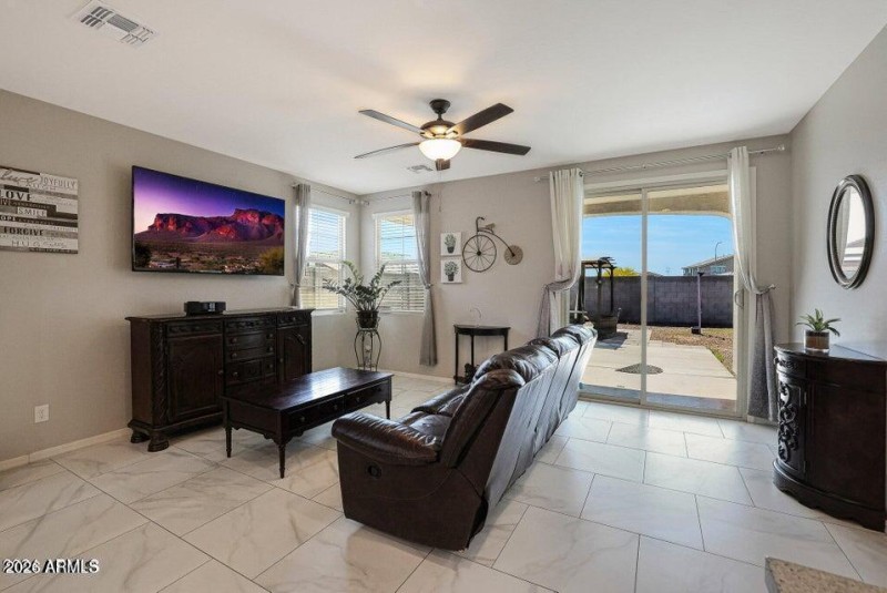 2112 S 123rd Ln pic 4