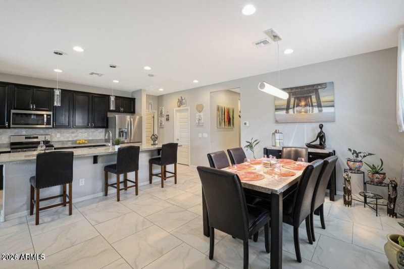 2112 S 123rd Ln pic 95