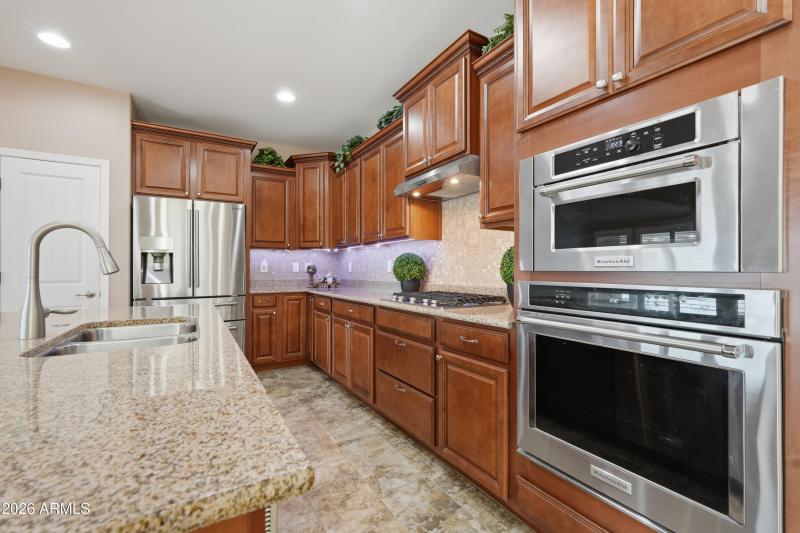 Kitchen w/Granite & SS