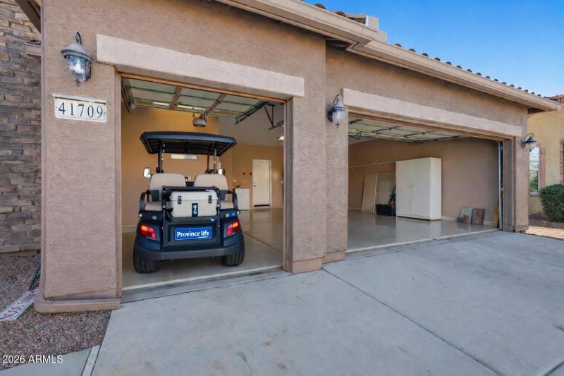 41709 W Harvest Moon Golf Cart Garage