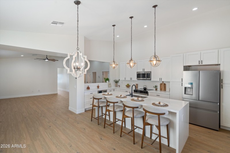 10-Dining to Kitchen