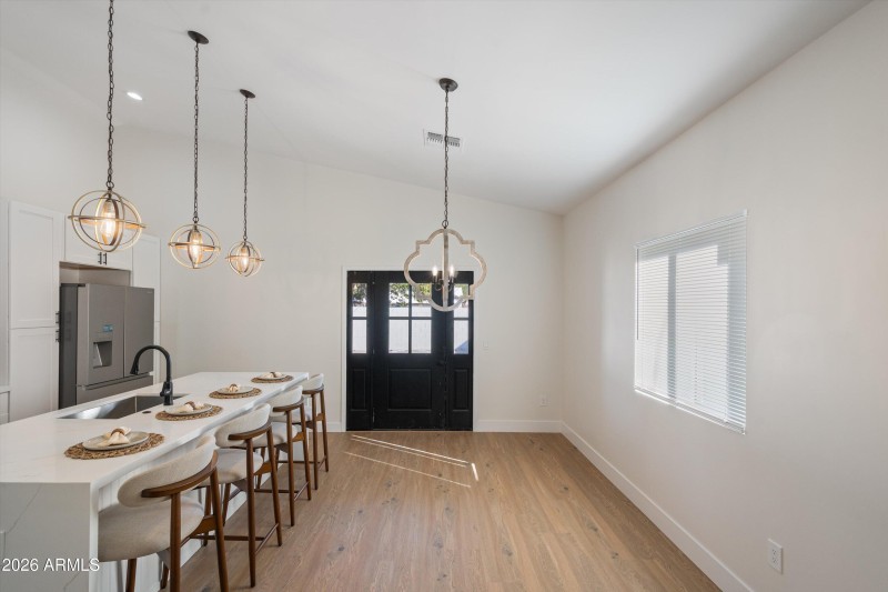 09-Dining to Kitchen