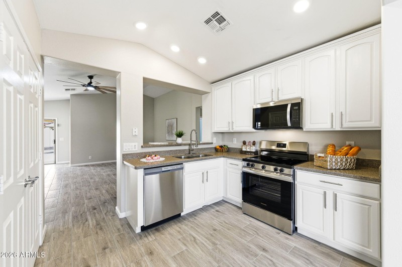 16-web-or-mls-45151 Paraiso Ln-16