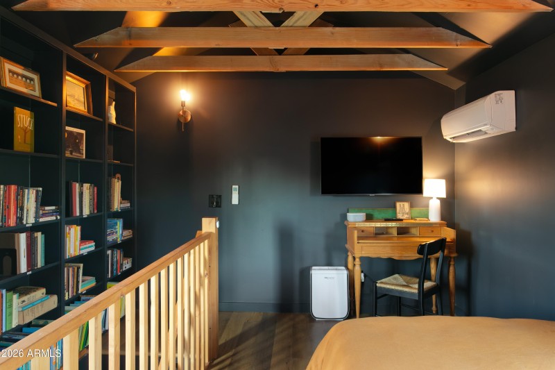 Guest House Work Space