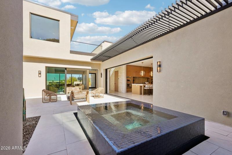 Courtyard & Rim Flow Spa