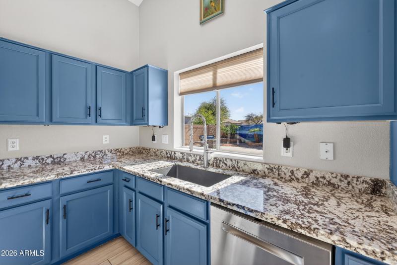 Light and bright kitchen!