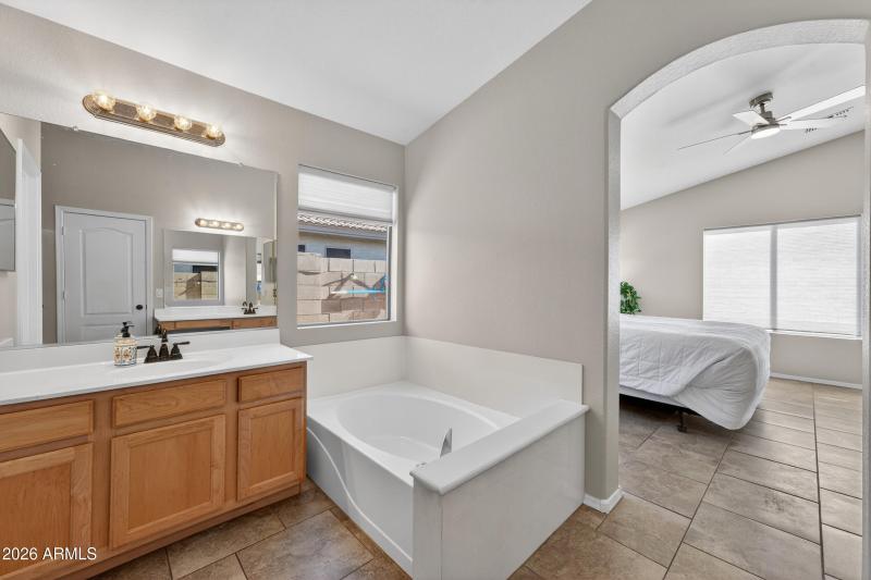 Master Bath soaking tub