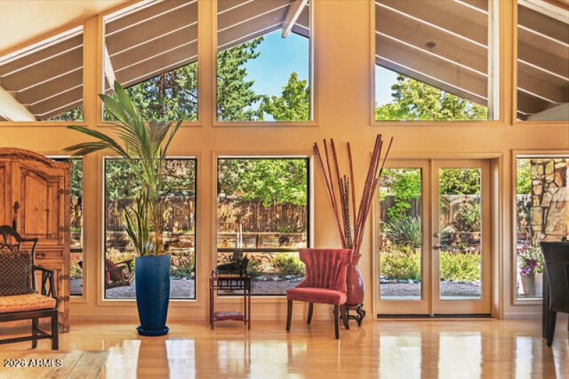 3 LIVING RM GARDEN (1)