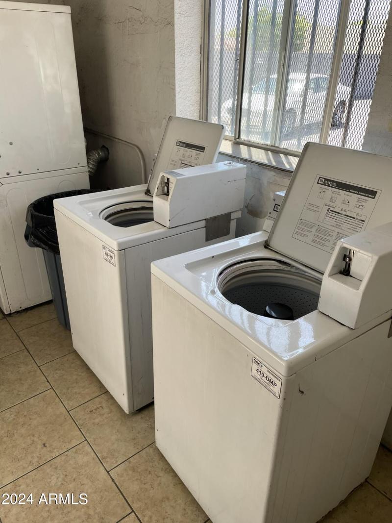 2417 W Campbell laundry (2)