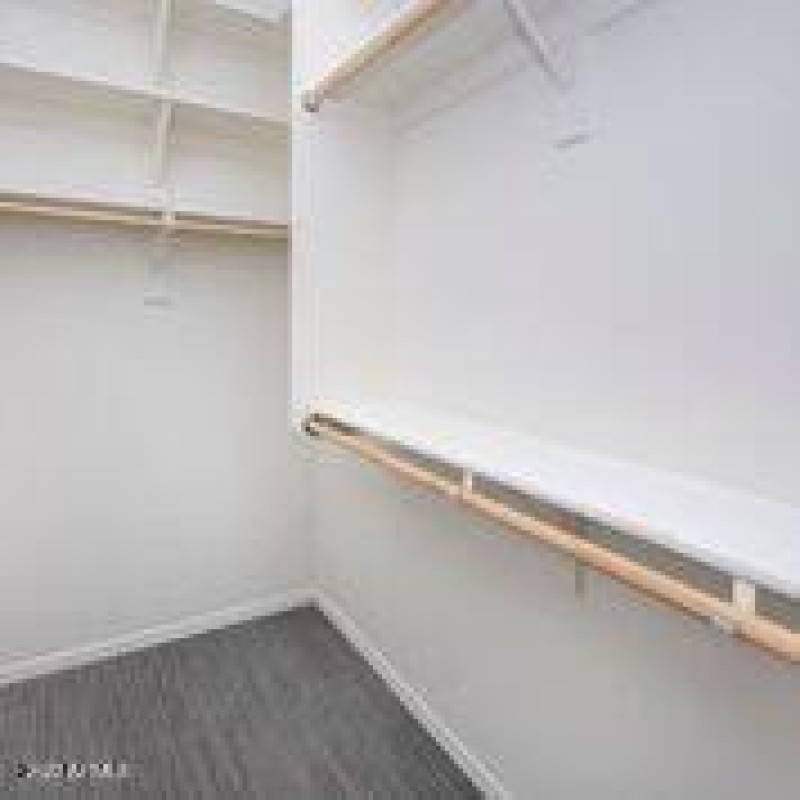 4712 Main Bedroom Hallway