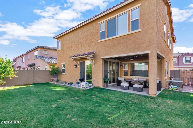 4712 Grqssy Backyard